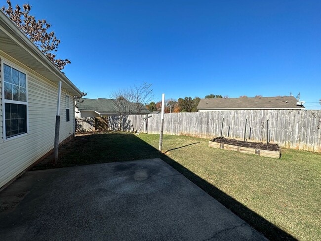 Building Photo - 1009 Bobcat Dr