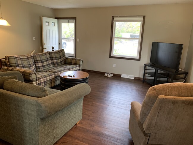 Living Room - 2902 Swansea Dr SE