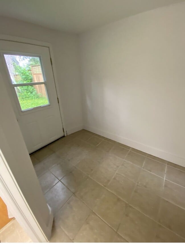 Building Photo - Newly Renovated 3 Bedroom in Renton Highlands