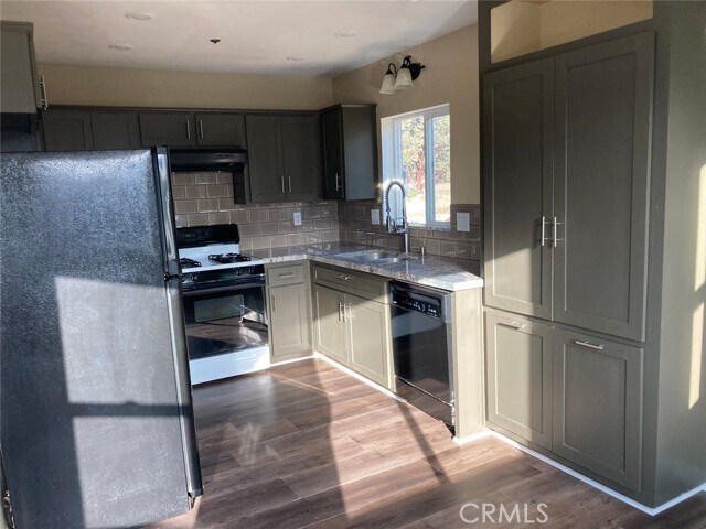 Building Photo - 1620 Edgecliff Dr