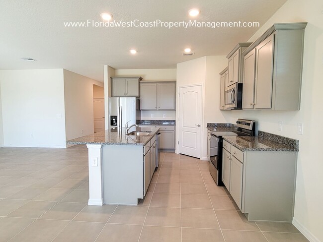 Building Photo - LAKEWOOD RANCH! 4 BEDROOM/2 BATH/ PET FRIENDLY! COMMUNITY POOl! READY for MARCH 2026