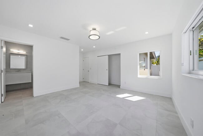 Building Photo - 2001 NE 17th Way