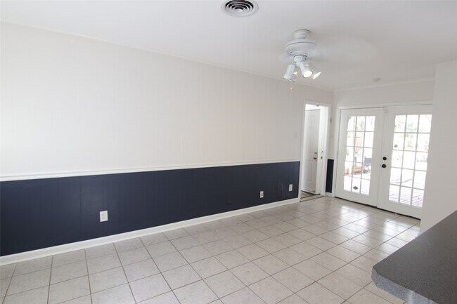 Building Photo - 7030 Sharpview Dr