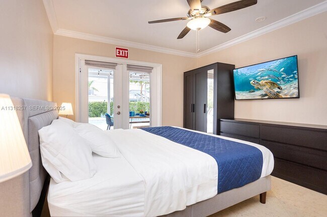 Building Photo - 833 Washington St