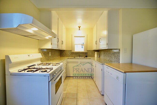 Building Photo - 254 Kent Ave