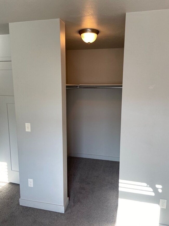 Building Photo - Amazing 2 Story Townhome in Vineyard w/ at...