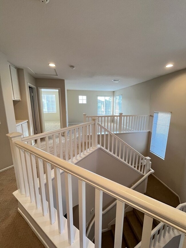 Building Photo - LOVELY 2 STORY DETACHED HOME WITH LARGE LO...