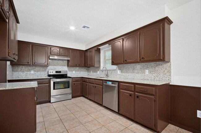 Building Photo - 742 W Juniper Dr