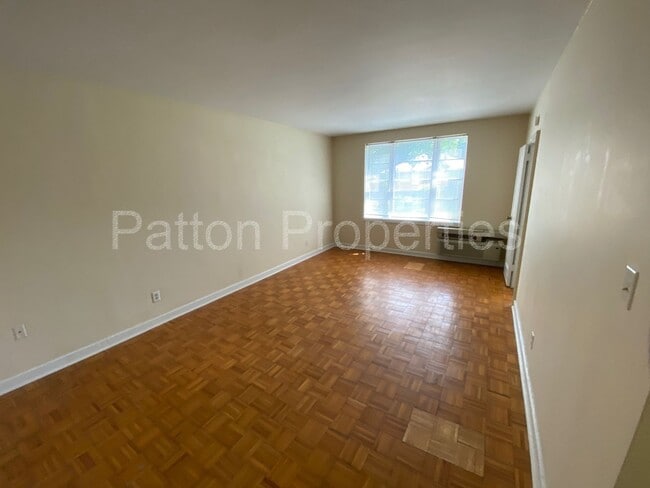 Building Photo - Five Points/Wales Garden Condo