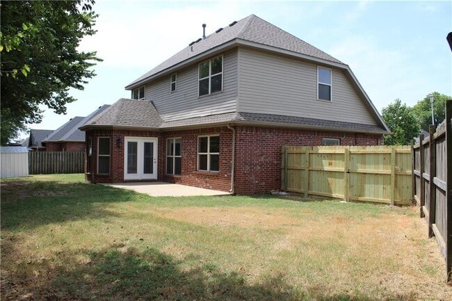 Building Photo - 330 Windsor Dr