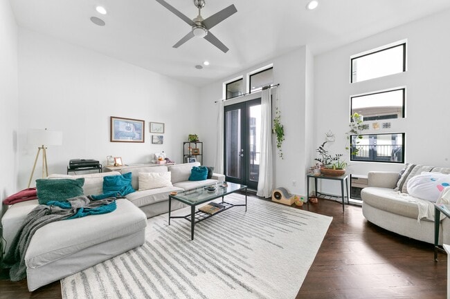 Building Photo - 1807 Dart St