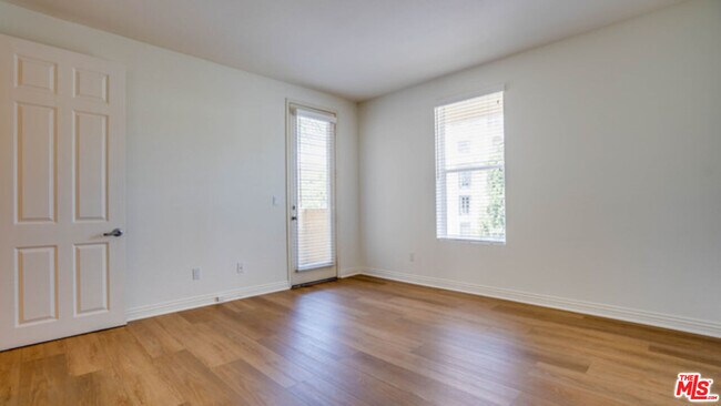 Building Photo - 4100 Wilshire Blvd