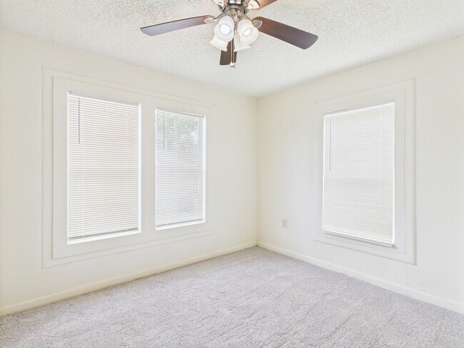 Building Photo - 2702 Cavitt Ave