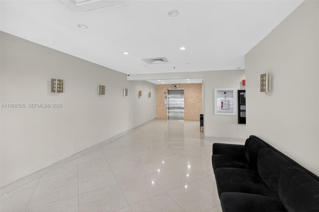 Building Photo - 555 NE 30th St