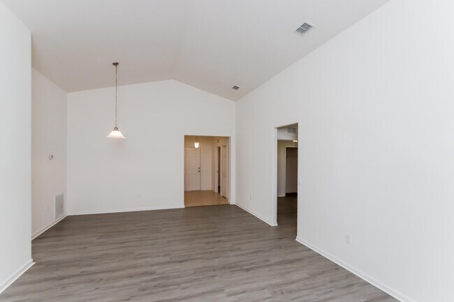 Building Photo - 236 Abernathy Cir