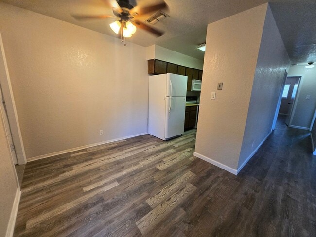 Building Photo - Cozy 2 Bedroom 2 Bath