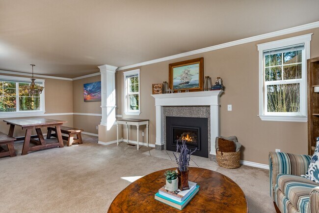 Building Photo - 3 Bedroom 2.5 Bath House