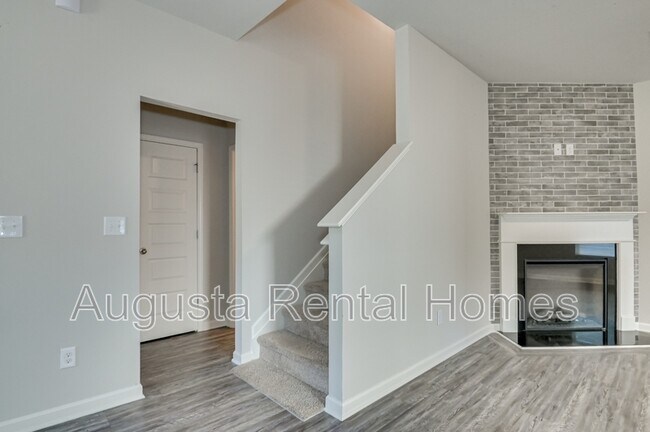 Building Photo - 301 Claudia Dr