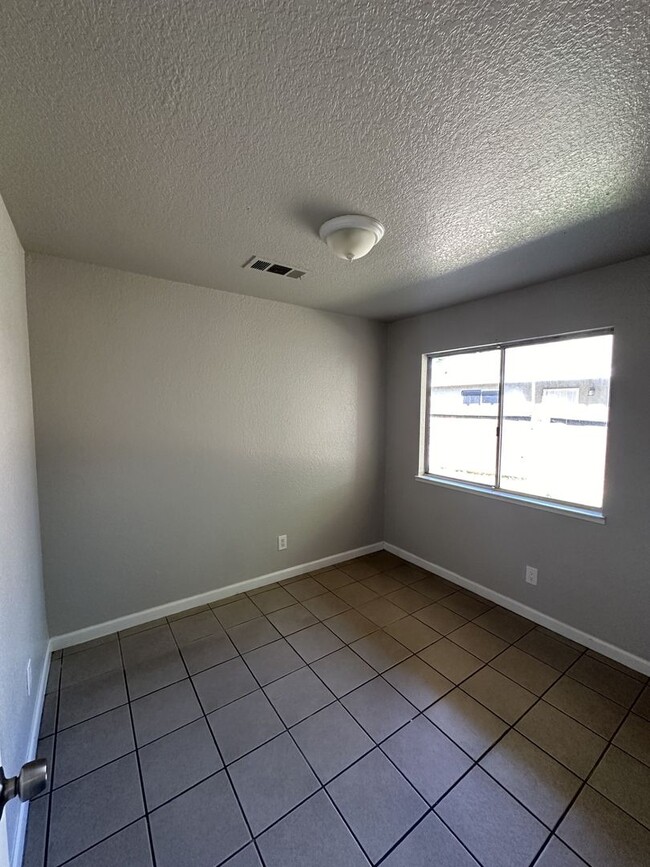 Building Photo - 3 bed 2 bath Cozy Home!