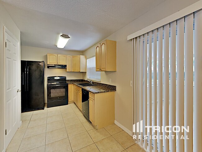 Building Photo - 227 Lochmond Dr