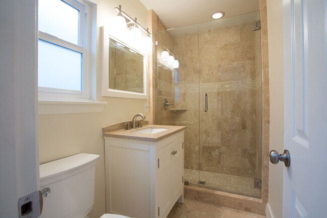 Building Photo - 119 28th St