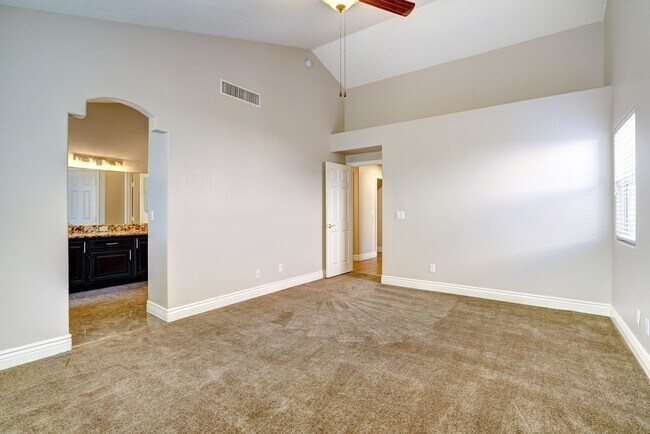 Building Photo - 256 Baring Cross St