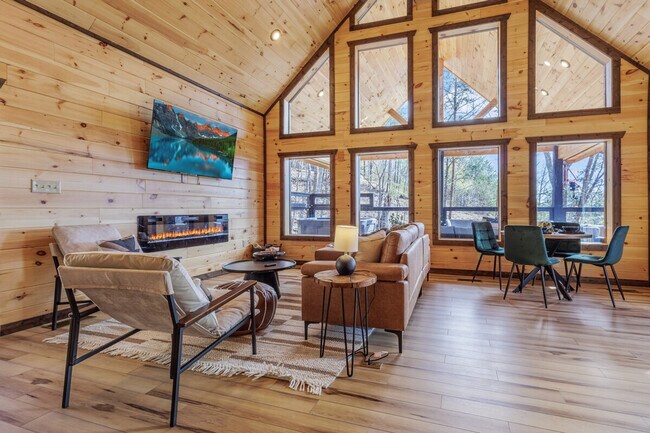 Building Photo - 2125 Rising Fawn Way