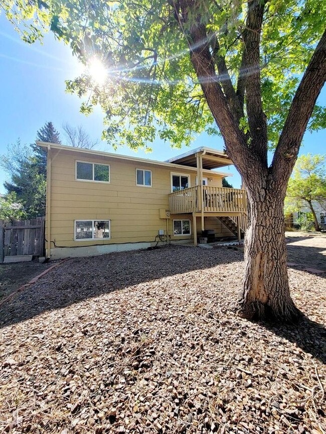 Building Photo - Move-In Ready! • 4 Bedrooms • Big Backyard