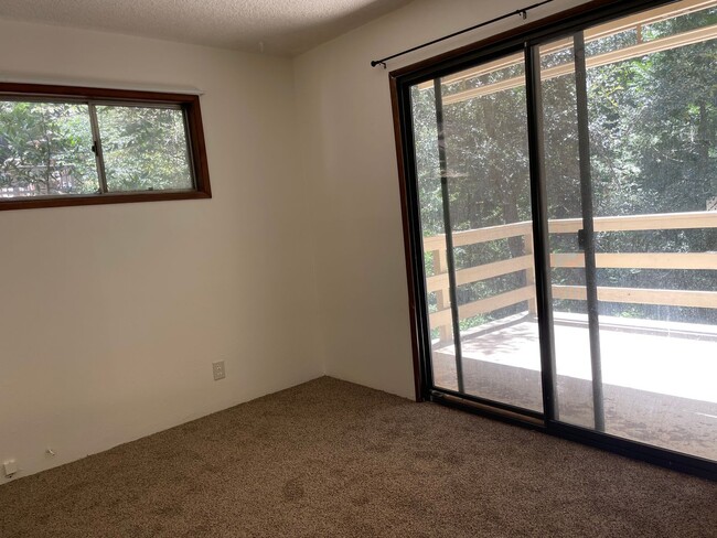 Building Photo - 3 bedroom 3 bath in Crestline.