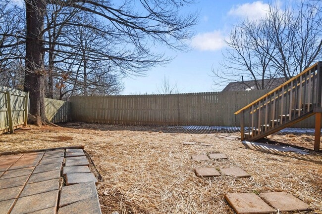 Building Photo - Pet Friendly Three Bedroom!