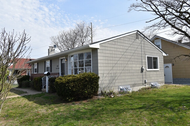 Building Photo - 300 Bowers Ave