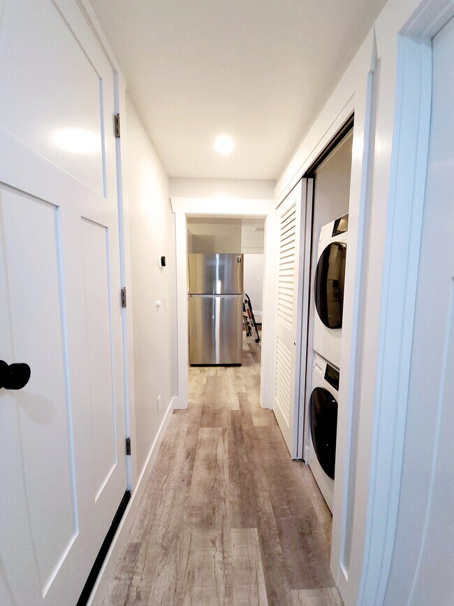 Building Photo - 699 N 600 E