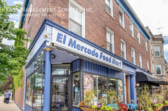 Building Photo - Newer Construction Prime Southport Corrido...