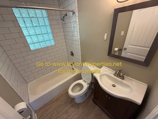 Building Photo - Nashville - Donelson Area - 2 Bedrooms 1-Bath