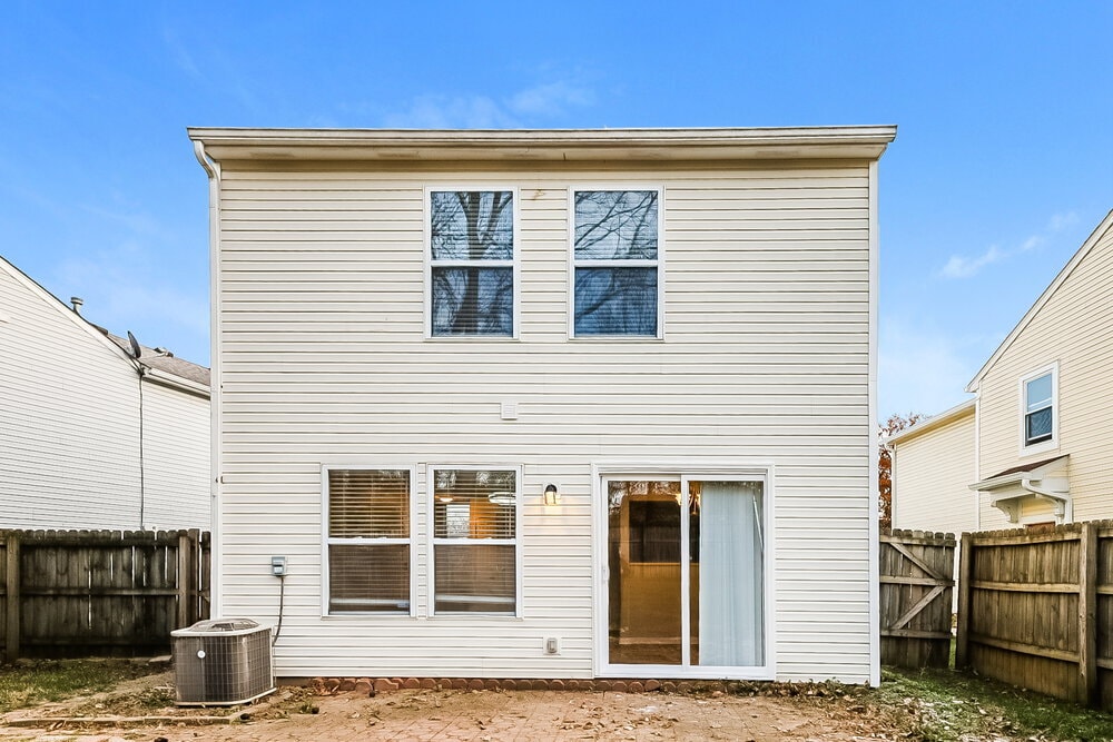 Building Photo - 4439 Connaught Dr E