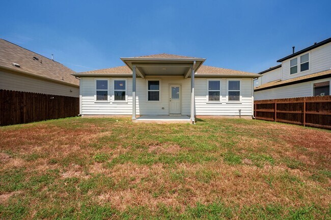 Building Photo - Homey 4 Bedroom, 2 Bath, 1-Story Home in H...