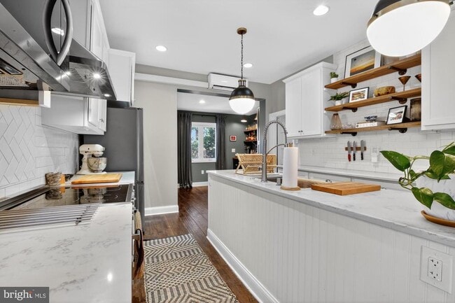 Building Photo - 4315 Lauriston St