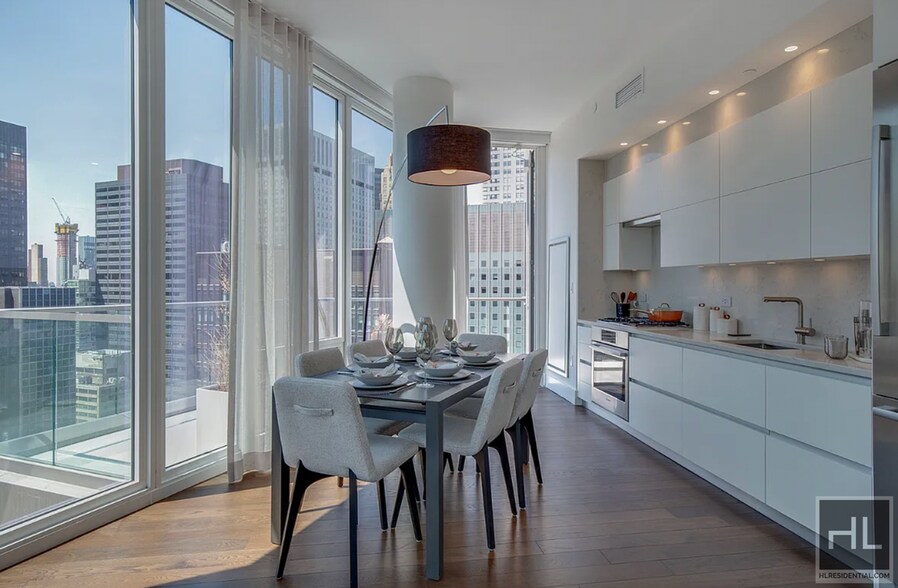 Building Photo - East 44th Street