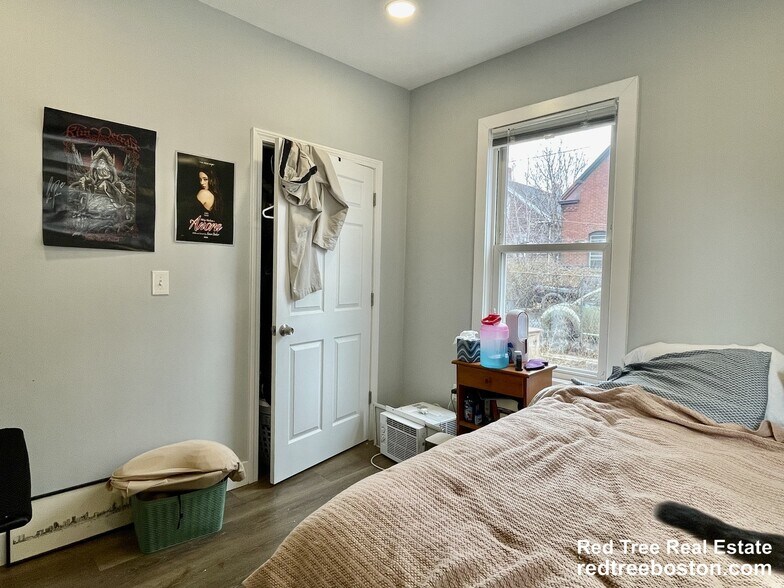 Building Photo - 11 Pearl Ter