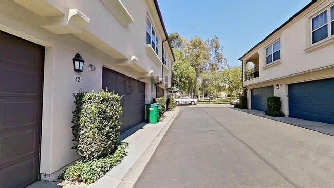 Building Photo - Beautiful Two-Level 2Bd 2Ba Condo in Irvine