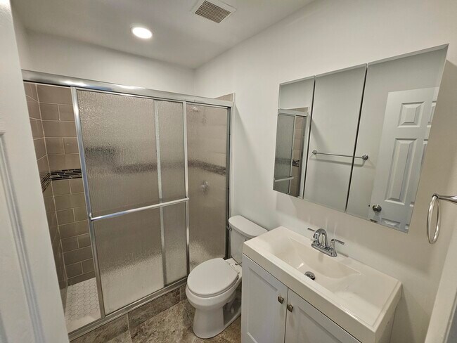Building Photo - 329 NE Cullman Ct