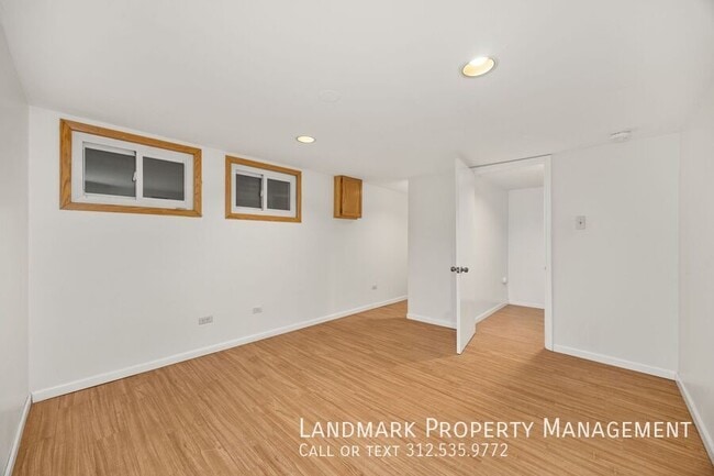 Building Photo - 824 S May St