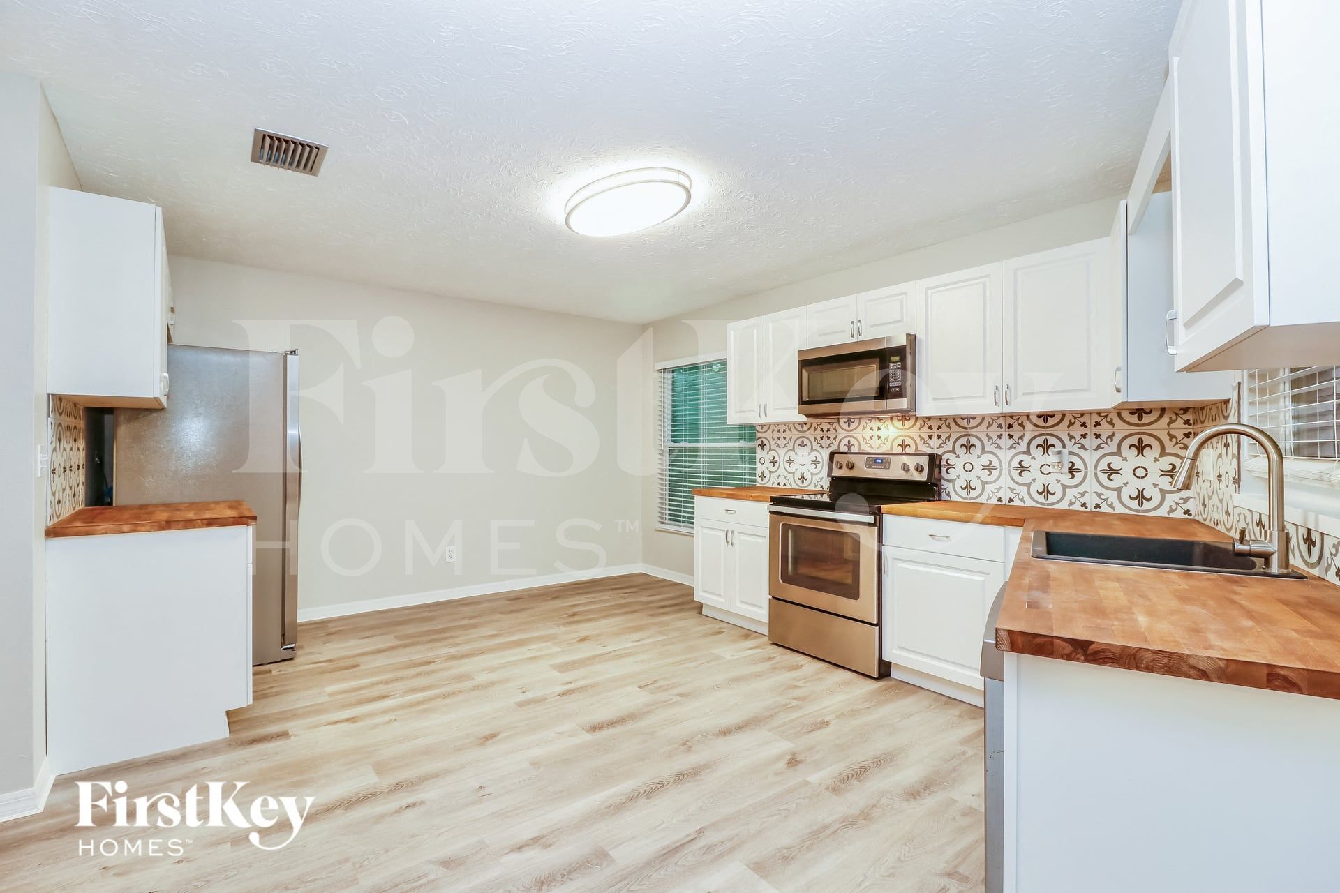 Building Photo - 7631 Tall Tree Ct