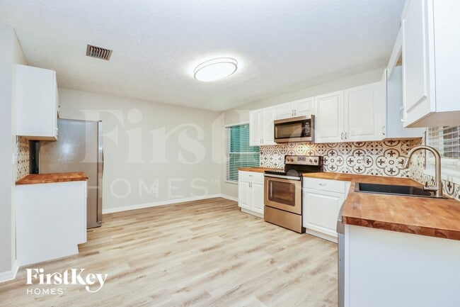 Building Photo - 7631 Tall Tree Ct