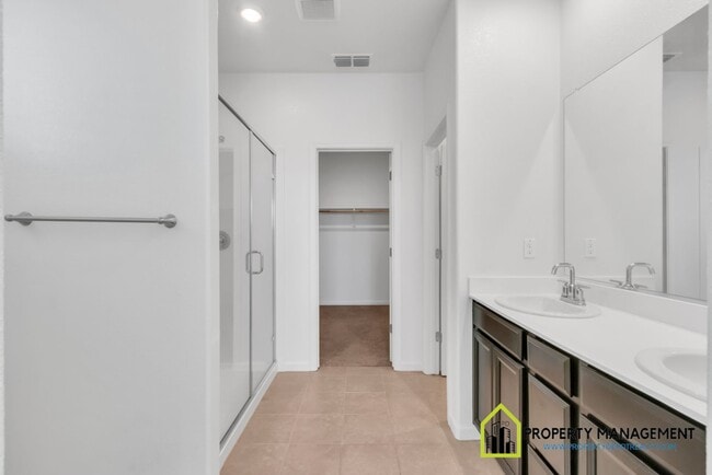Building Photo - Modern and Spacious 4-Bedroom Home for Rent!
