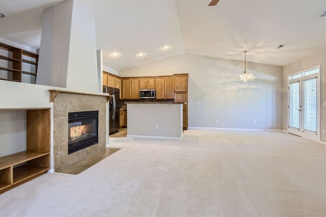 Building Photo - Newly Updated 3 Bedroom, 2 Bath Townhome I...