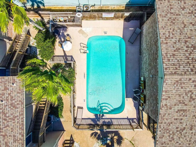 Building Photo - 15209 Leeward Dr