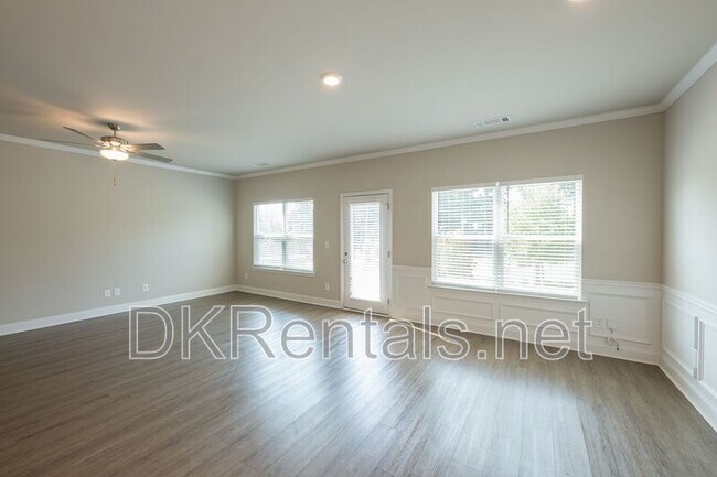 Building Photo - 1526 Fern Ridge Ln