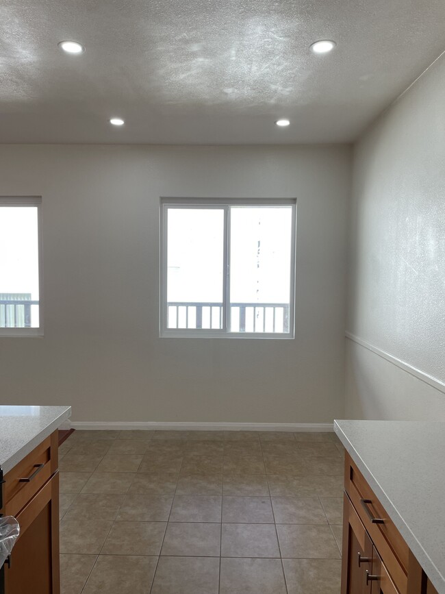 dining area - 1056 Elm Ave