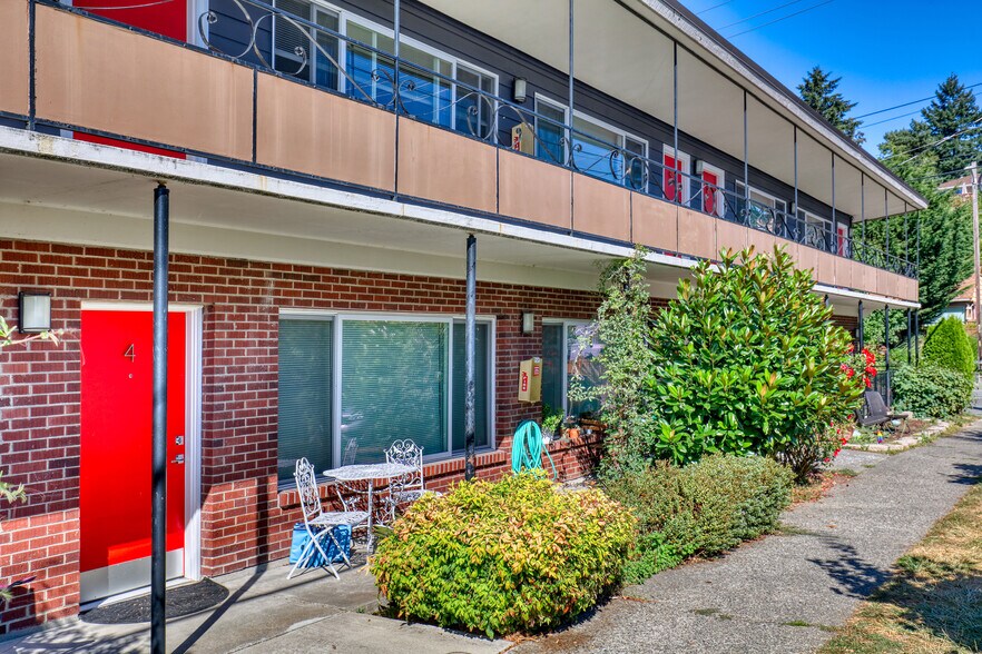 Building Photo - 4857 Fauntleroy Way SW